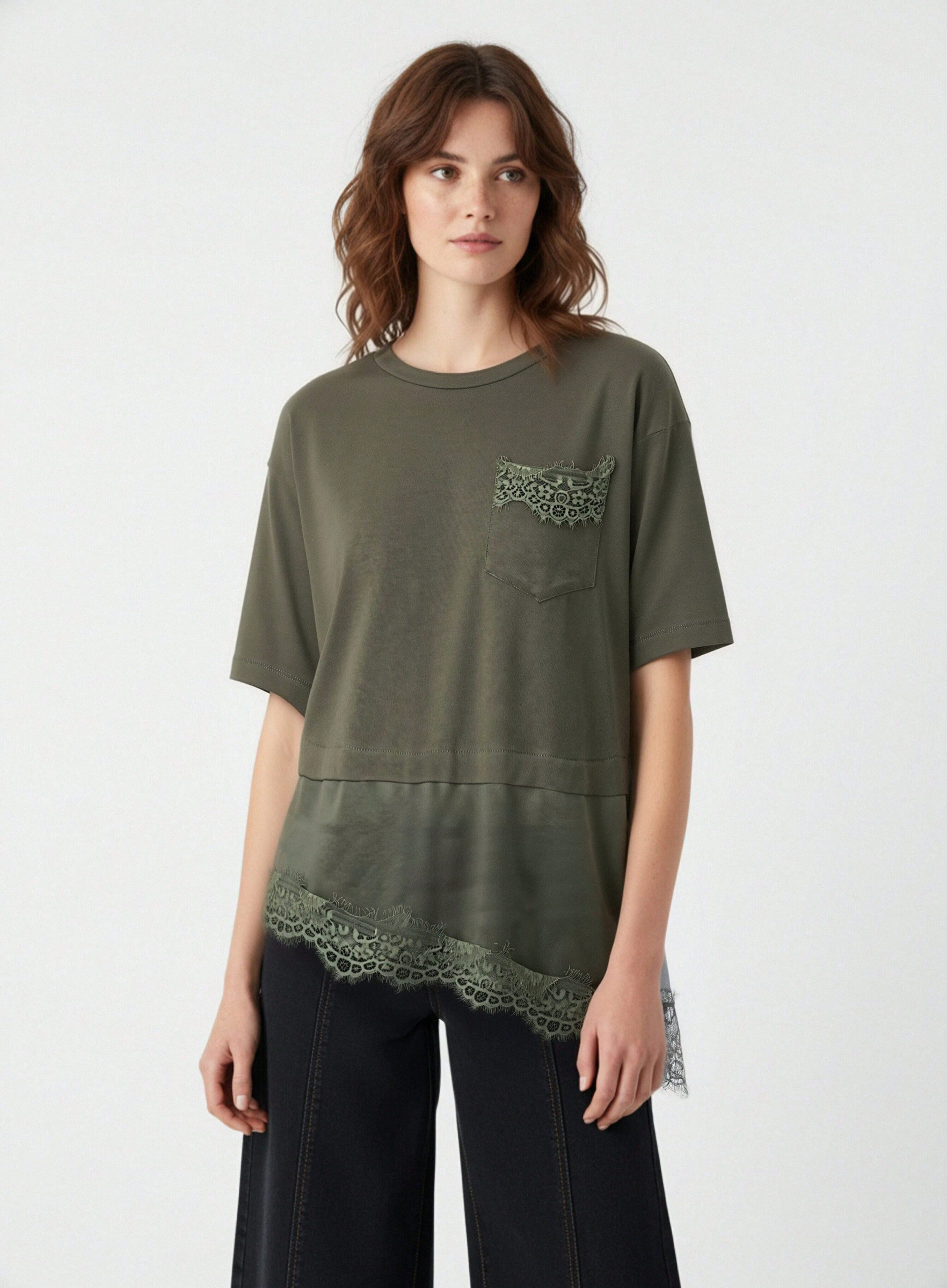 Mayorista DOREMI - Camiseta asimétrica con ribete de encaje en contraste