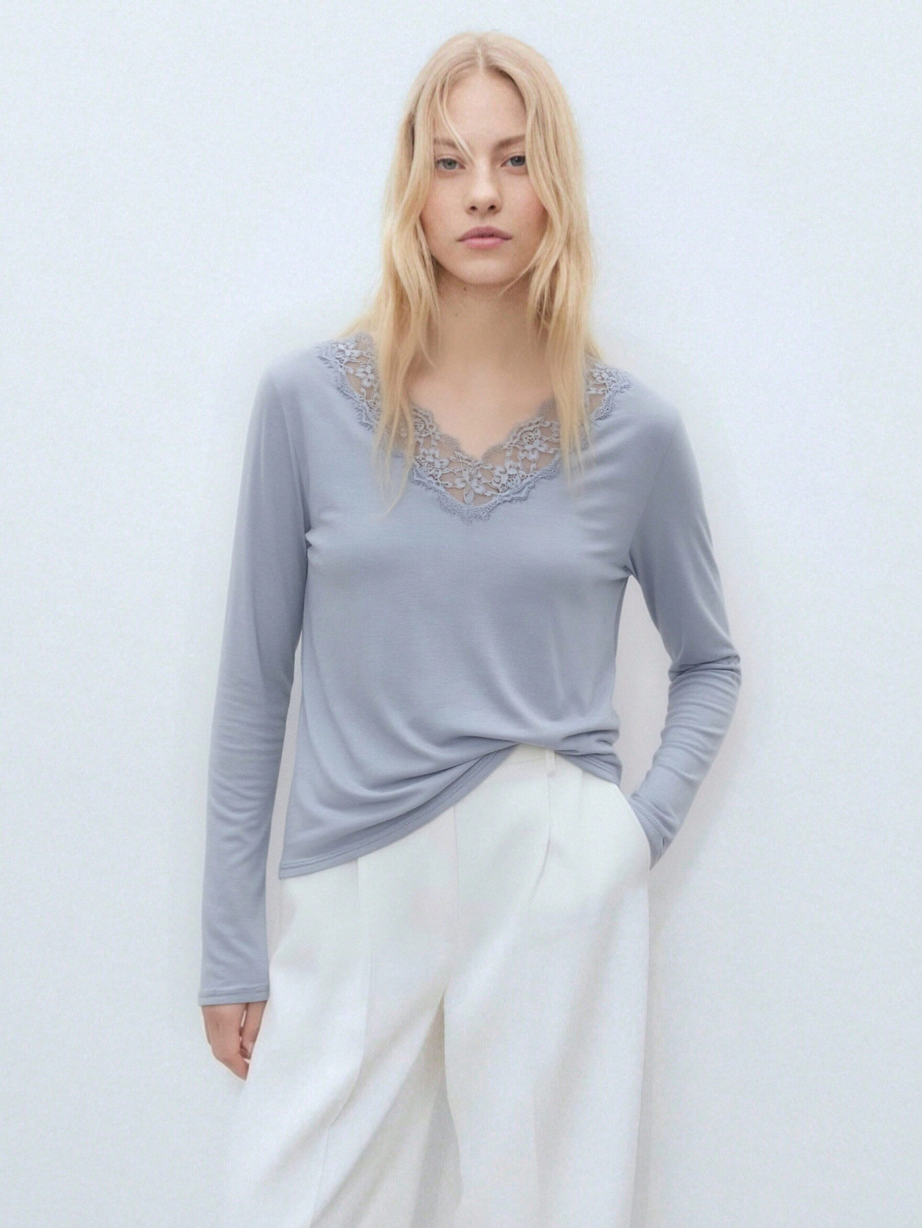 Grossista DOREMI - Maglia con scollo a V di pizzo