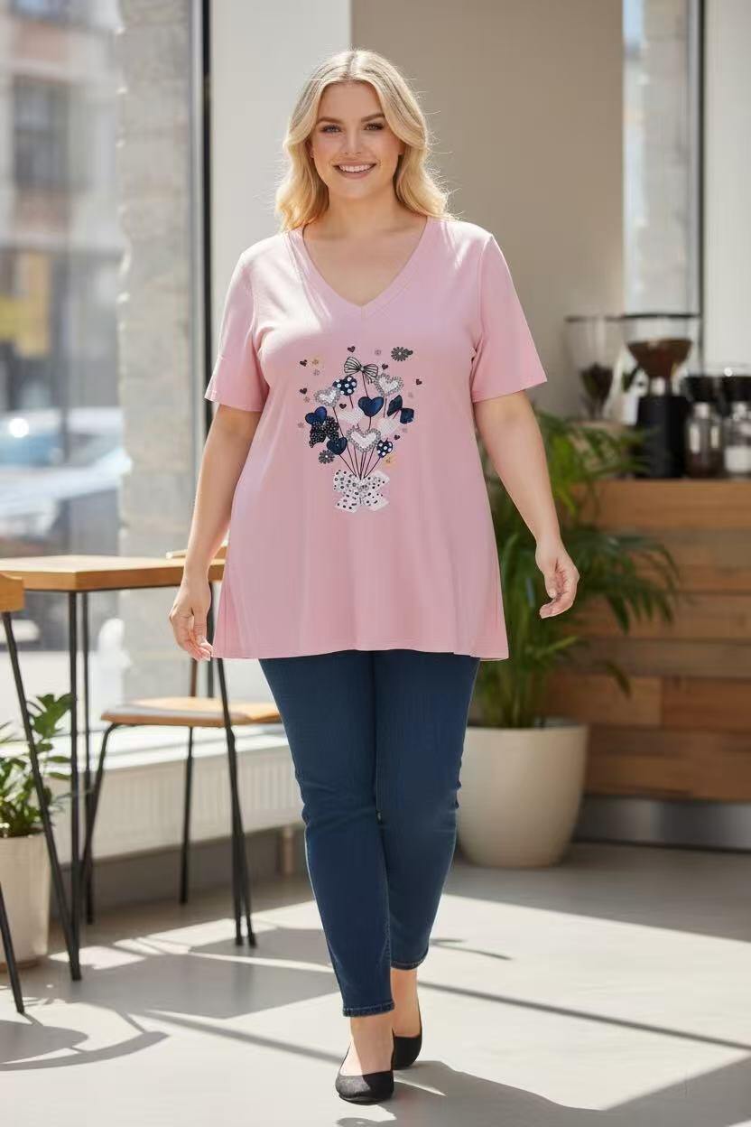 Maglietta Donna Futuro Fashion Con Gatto In Macchina Rossa - Scollo Rotondo, Vestibilità Ampia, Taglie M-XL