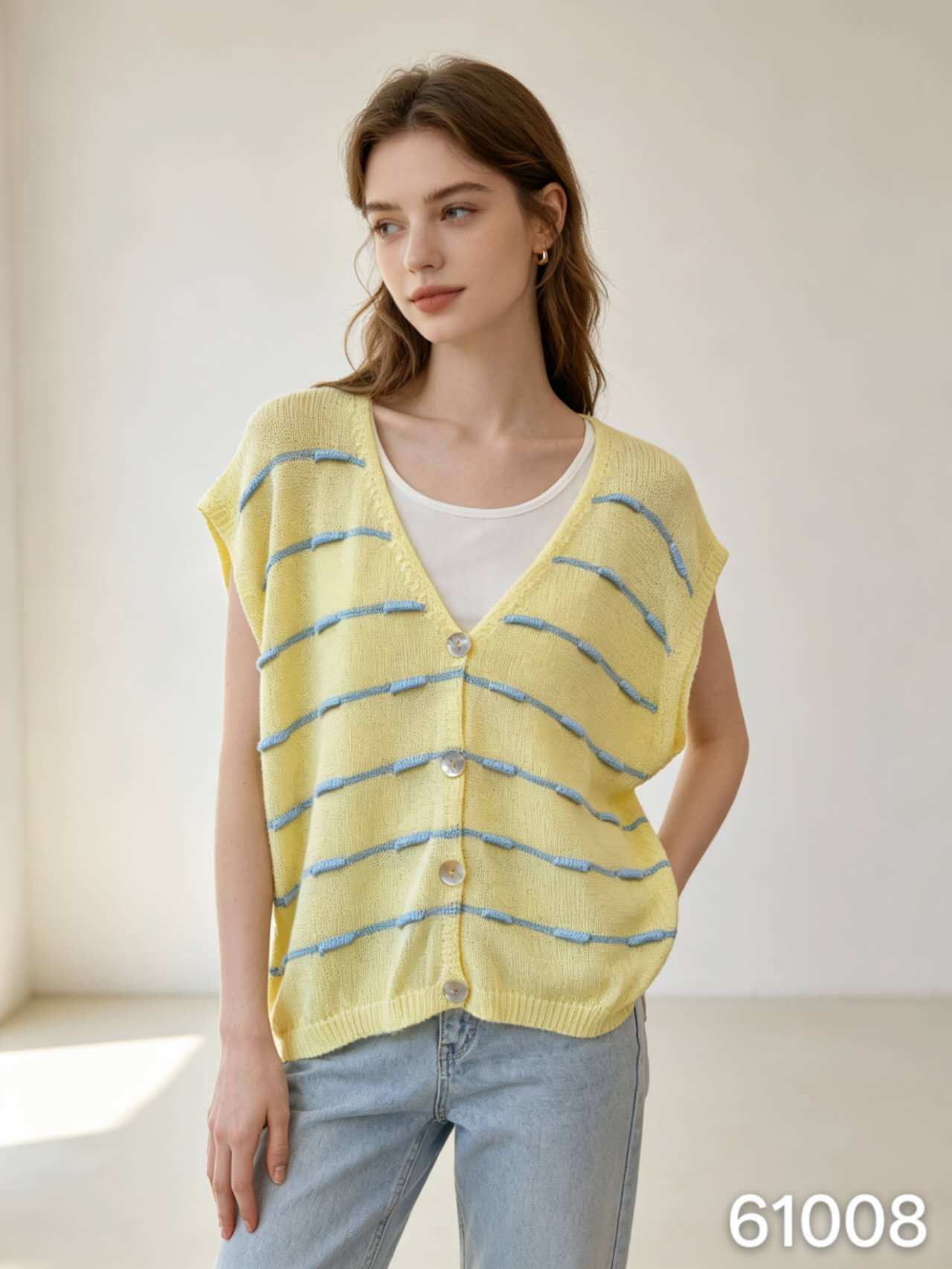 Wholesaler EMAGLIFICIO - Sleeveless knitted jacket with embossed texture design