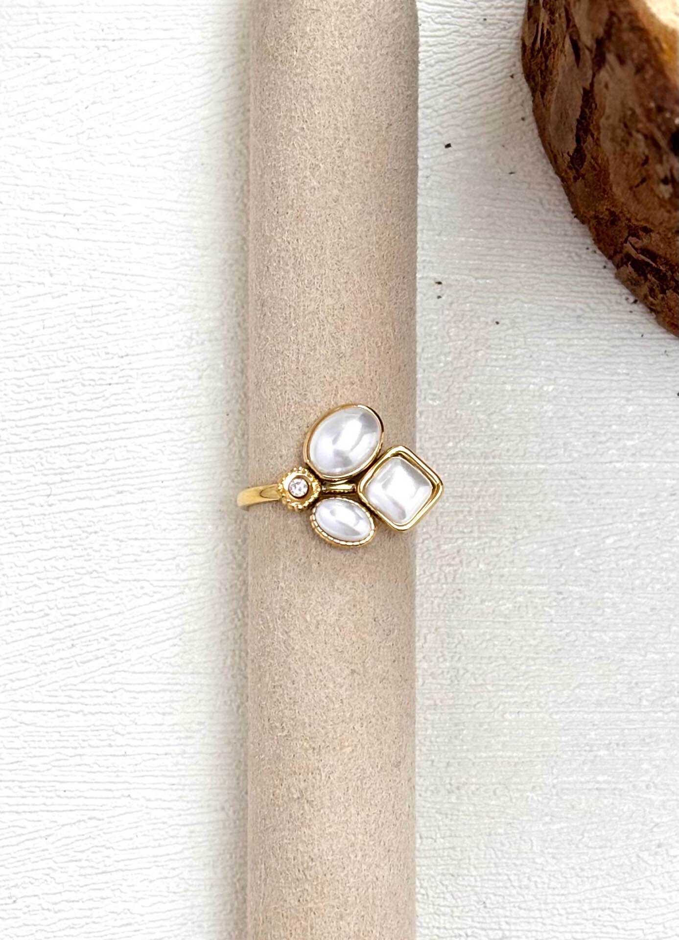 Grossista Eclador Bijoux - Anello in acciaio inossidabile, con motivi floreali, misura regolabile.
