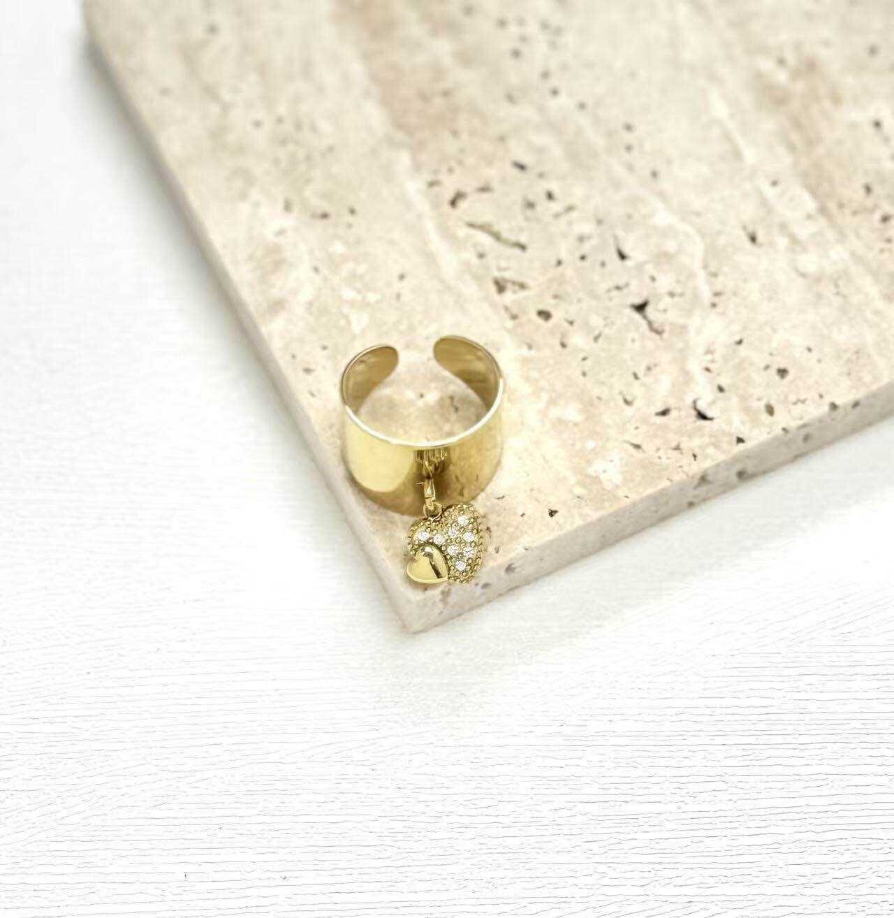 Grossiste Eclador Bijoux - Bague en acier Inoxydable avec cœur   taille réglable.