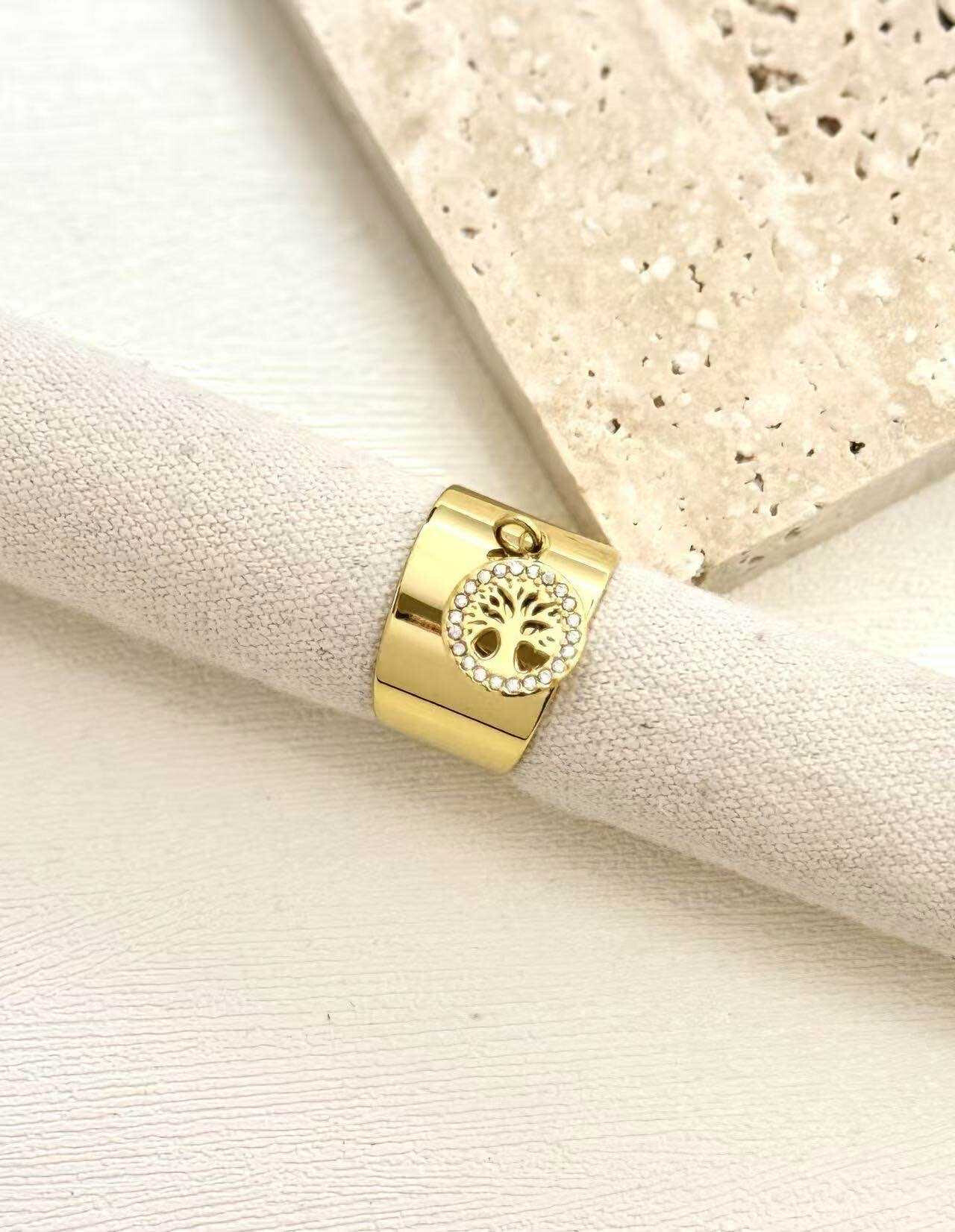 Grossiste Eclador Bijoux - Bague en acier Inoxydable avec  arbre de vie taille réglable.