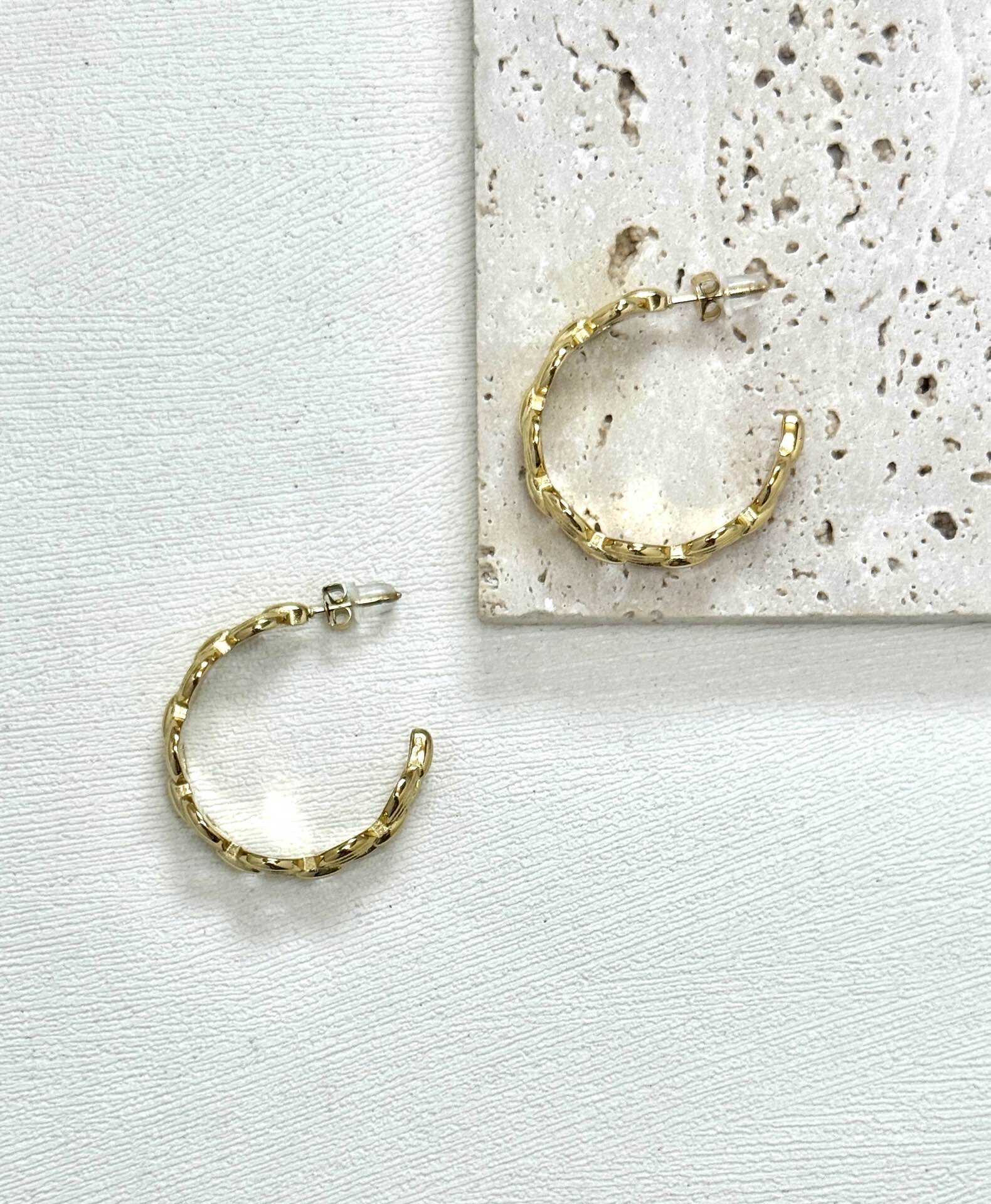 Grossista Eclador Bijoux - Anello in acciaio inossidabile, con motivi floreali, misura regolabile.