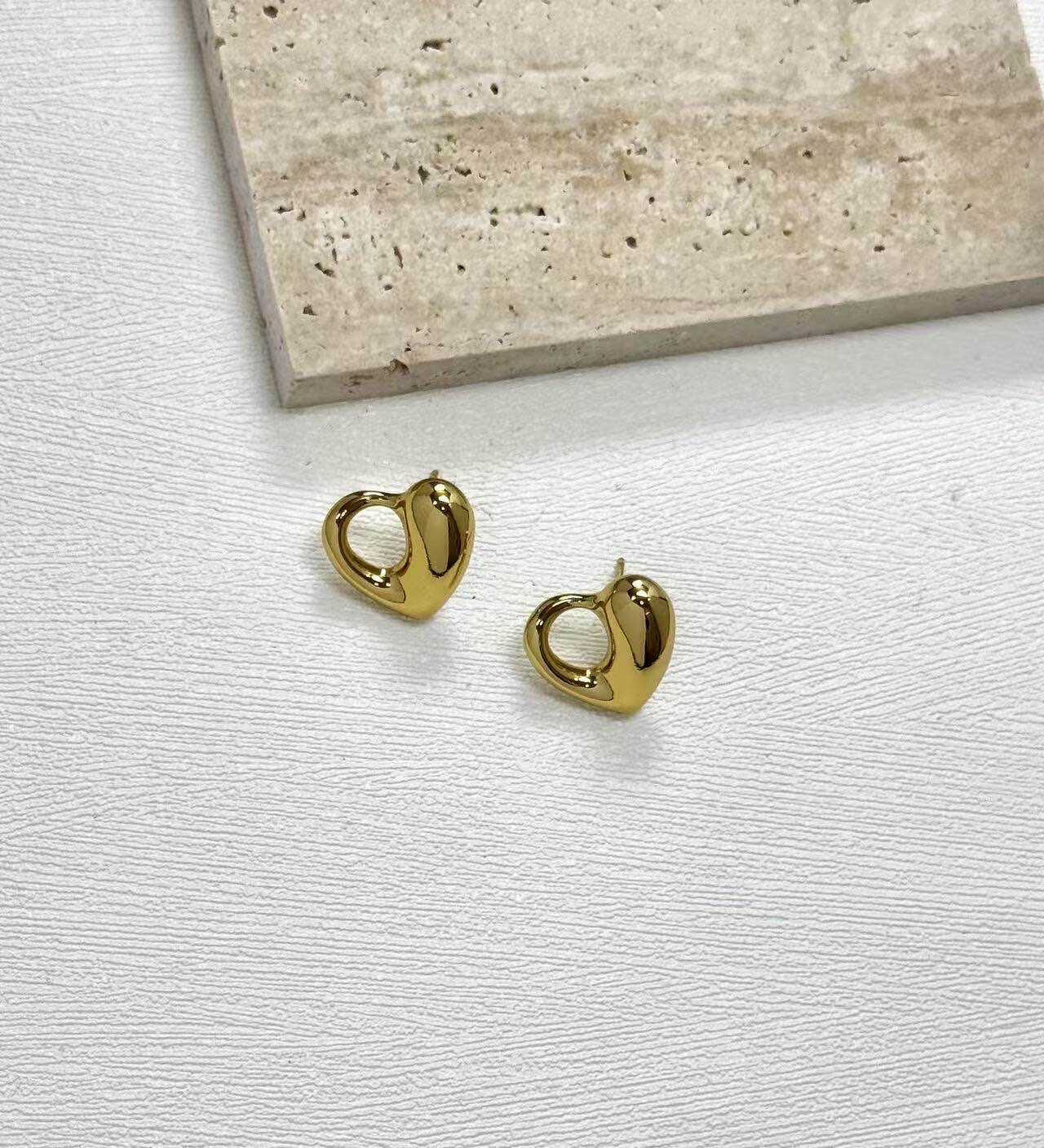 Grossiste Eclador Bijoux - Boucles d’oreilles en acier Inoxydable avec cœur