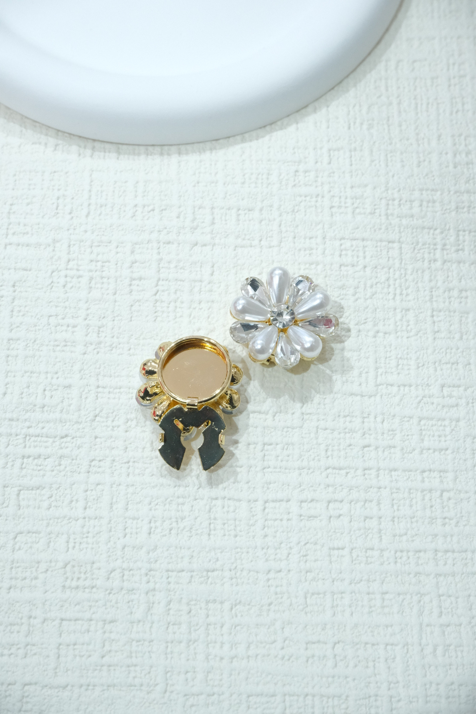 Großhändler Eclador Bijoux - Schicker Manschettenknopf aus Metall für Damen