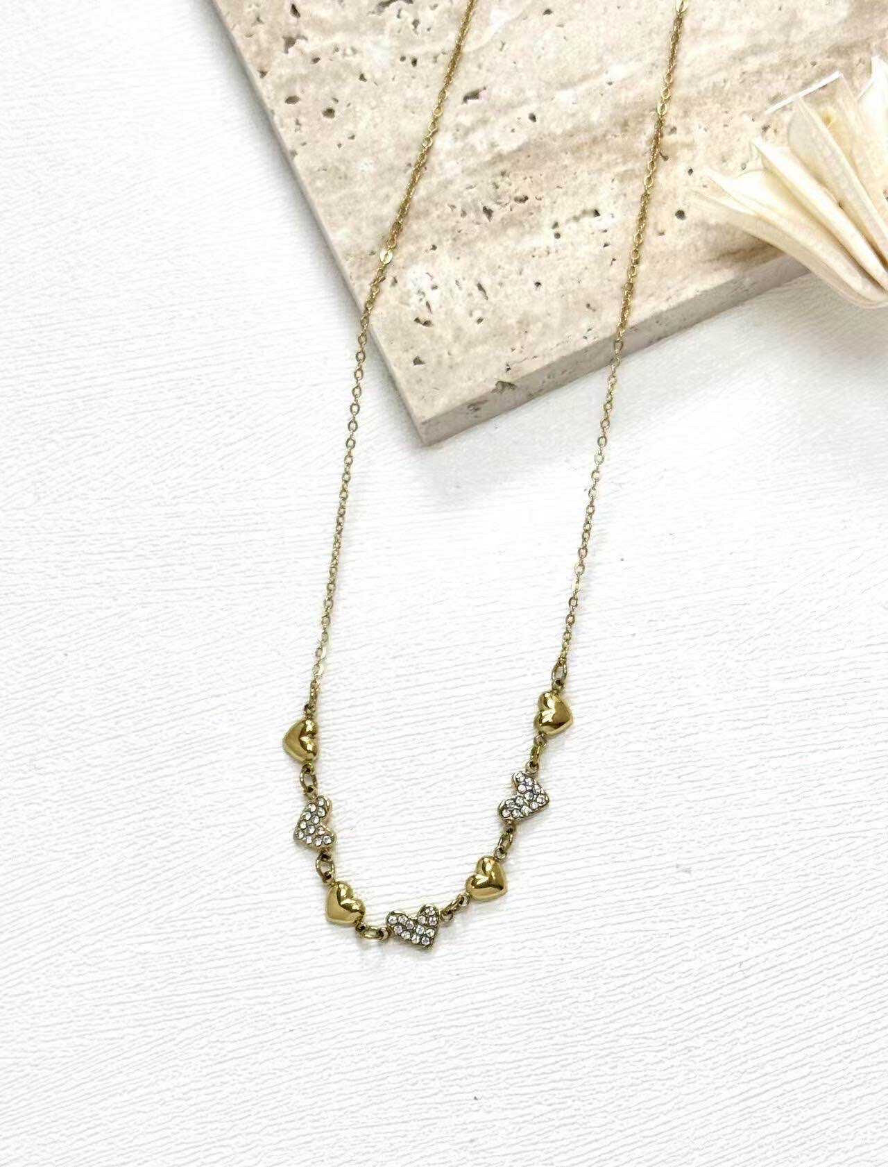 Grossiste Eclador Bijoux - collier femme en  acier inoxydable avec cœurs