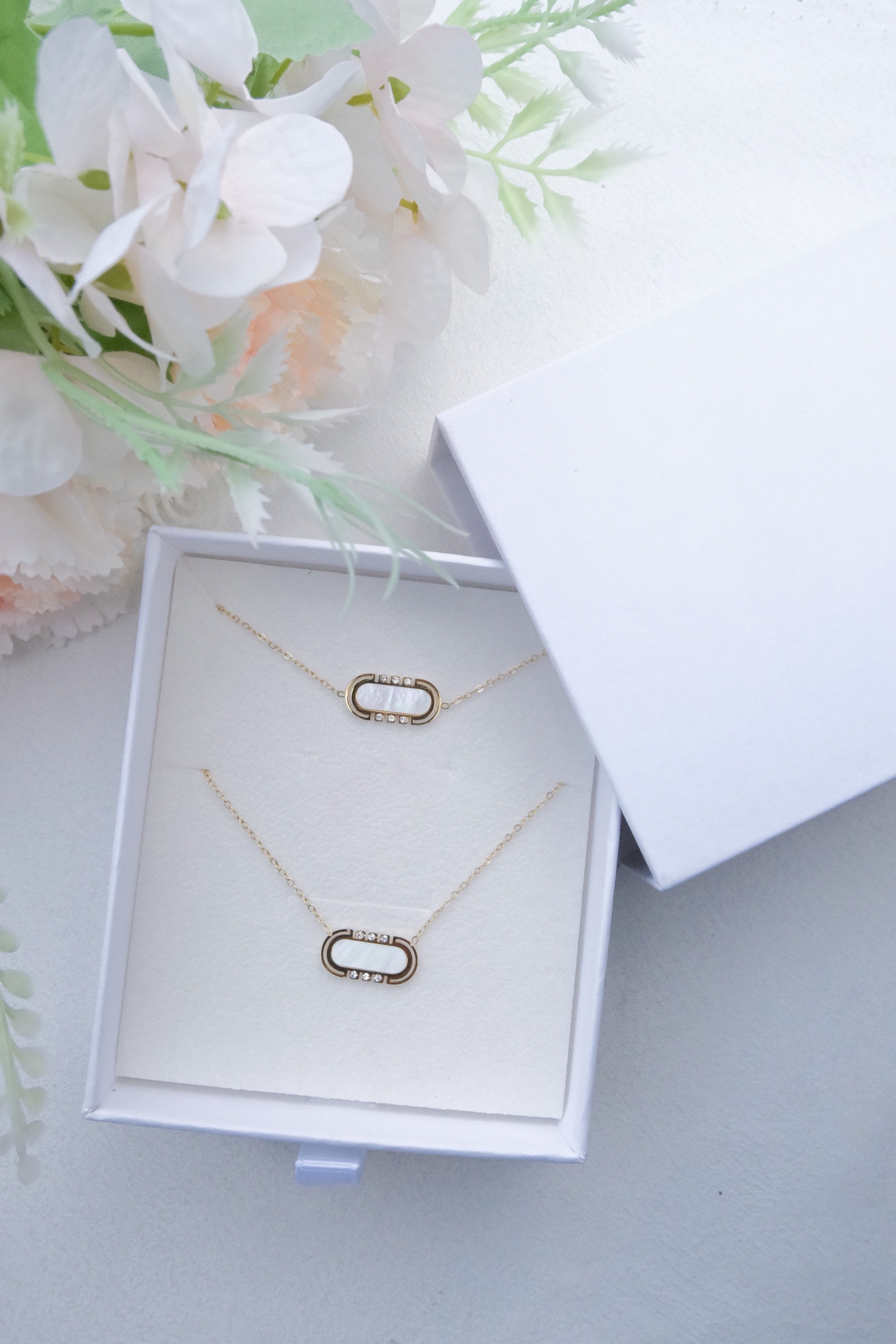 Grossiste Eclador Bijoux - Coffret avec un collier et un bracelet en acier Inoxydable.