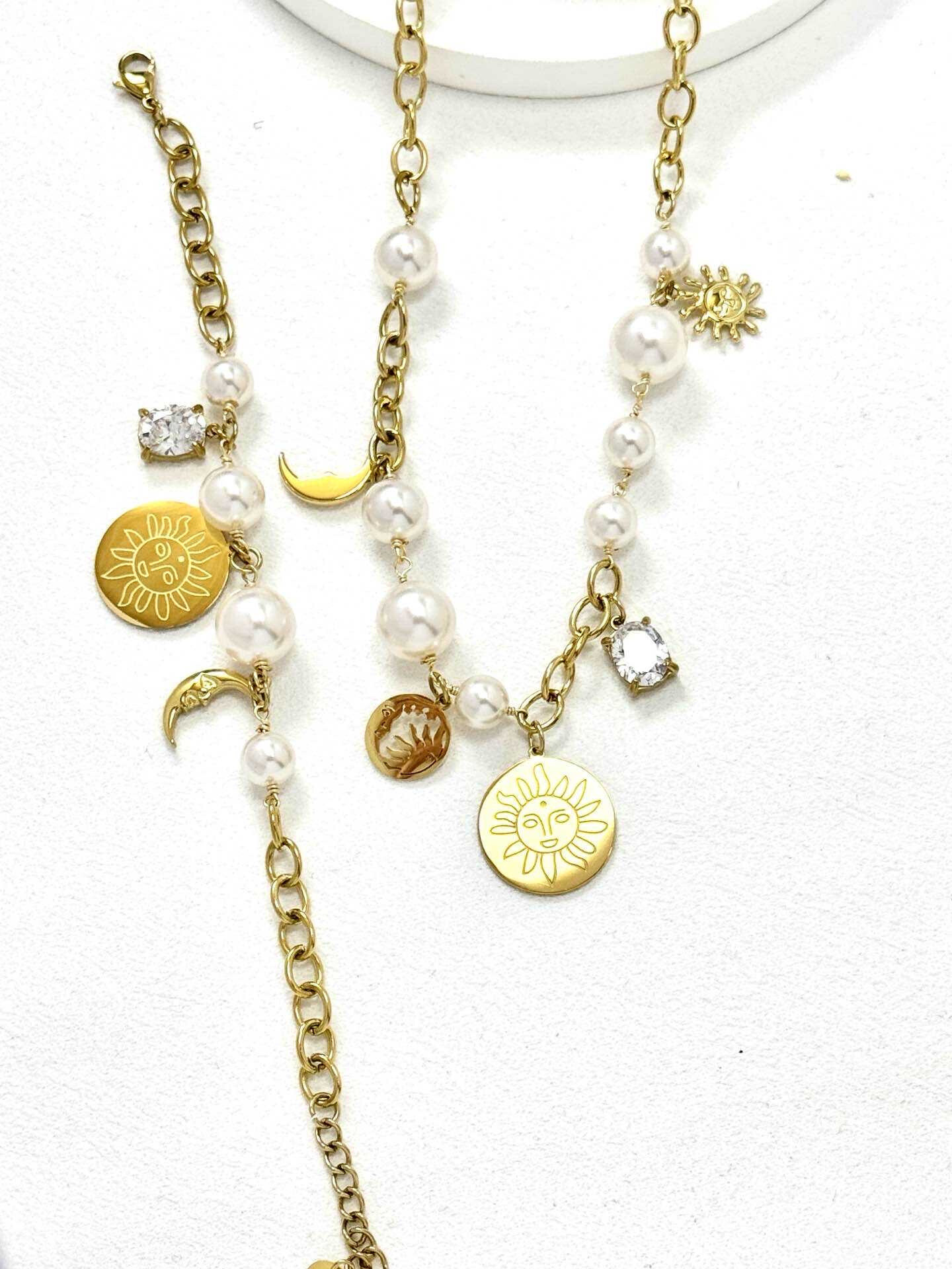 Grossiste Eclador Bijoux - Ensemble en acier avec des breloques.