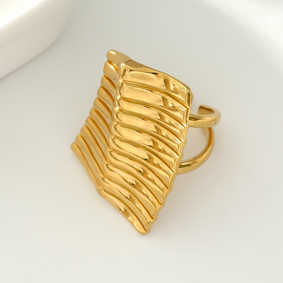 Wholesaler Eclat Paris - Open Golden Ring Shiny Rectangular Plate Engraving