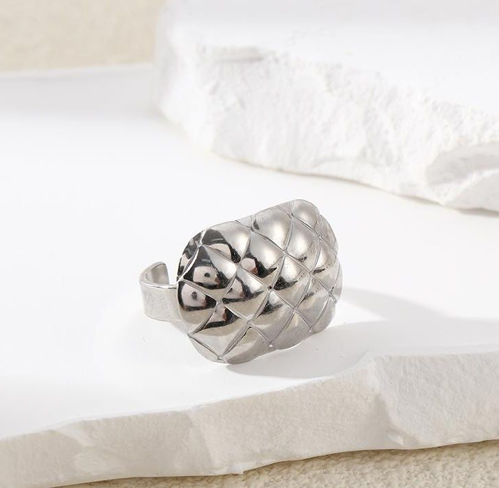 Wholesaler Eclat Paris - Open Silver Ring Large Shiny Quilted Plate