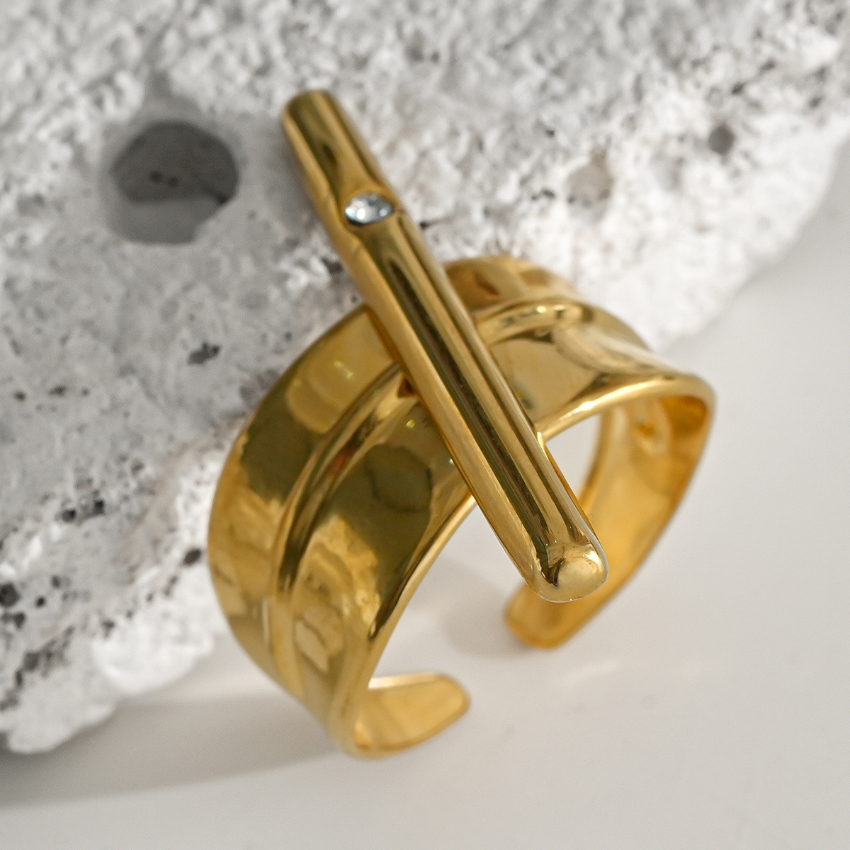 Wholesaler Eclat Paris - Wide Band Gold Ring With Shiny Bar