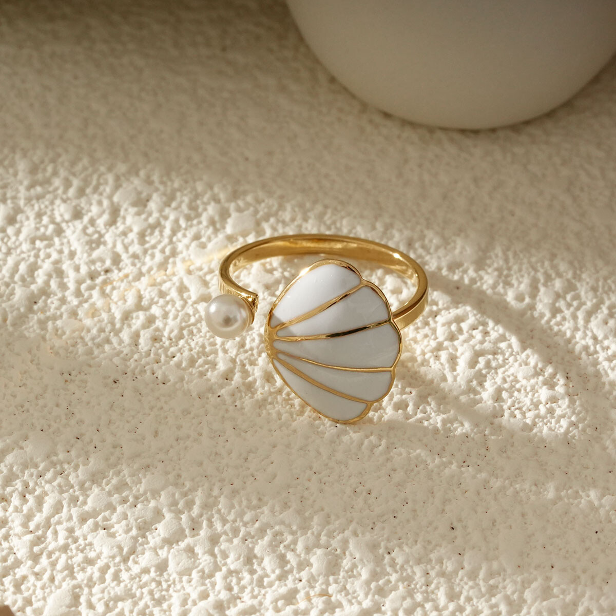 Wholesaler Eclat Paris - Golden ring pearly shell and pearl