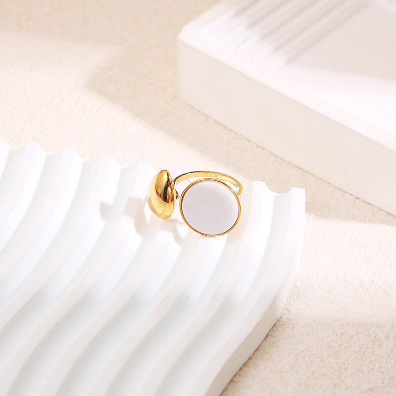 Wholesaler Eclat Paris - Golden ring with front opening drop and stone