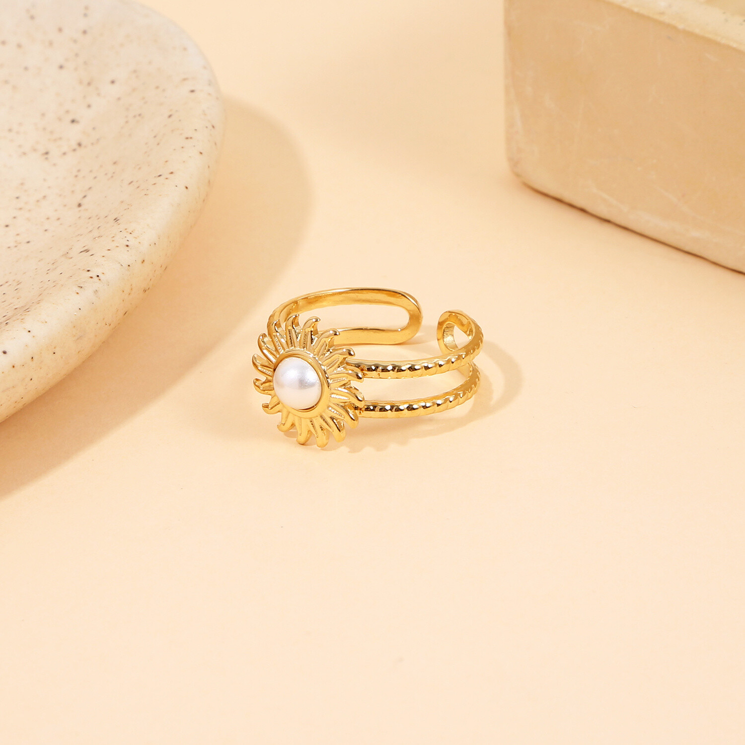 Wholesaler Eclat Paris - Adjustable golden ring pearl sun