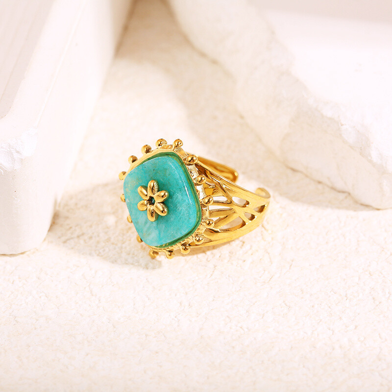 Grossista Eclat Paris - Anello dorato con pietra a forma di diamante blu e fiore all'interno