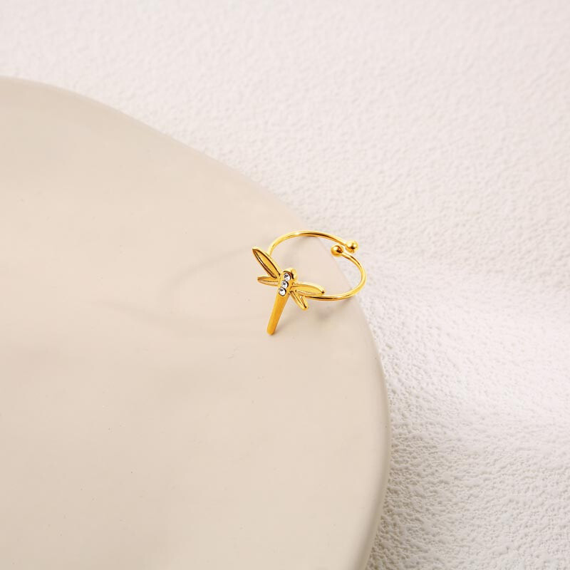 Wholesaler Eclat Paris - Adjustable golden ring crystalline dragonfly with rhinestones