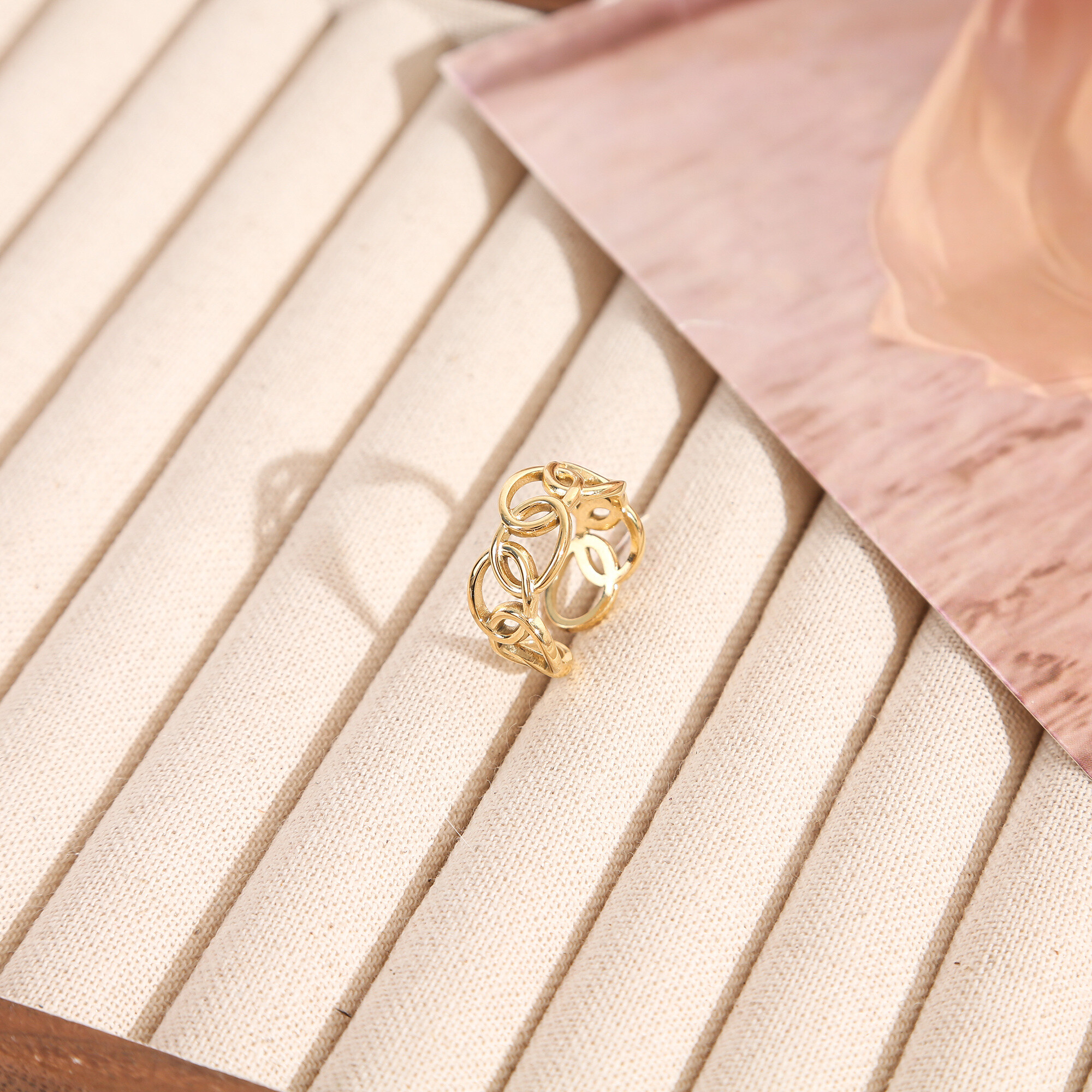 Großhändler Eclat Paris - Offener Goldener Ring mit miteinander verbundenen Ringen