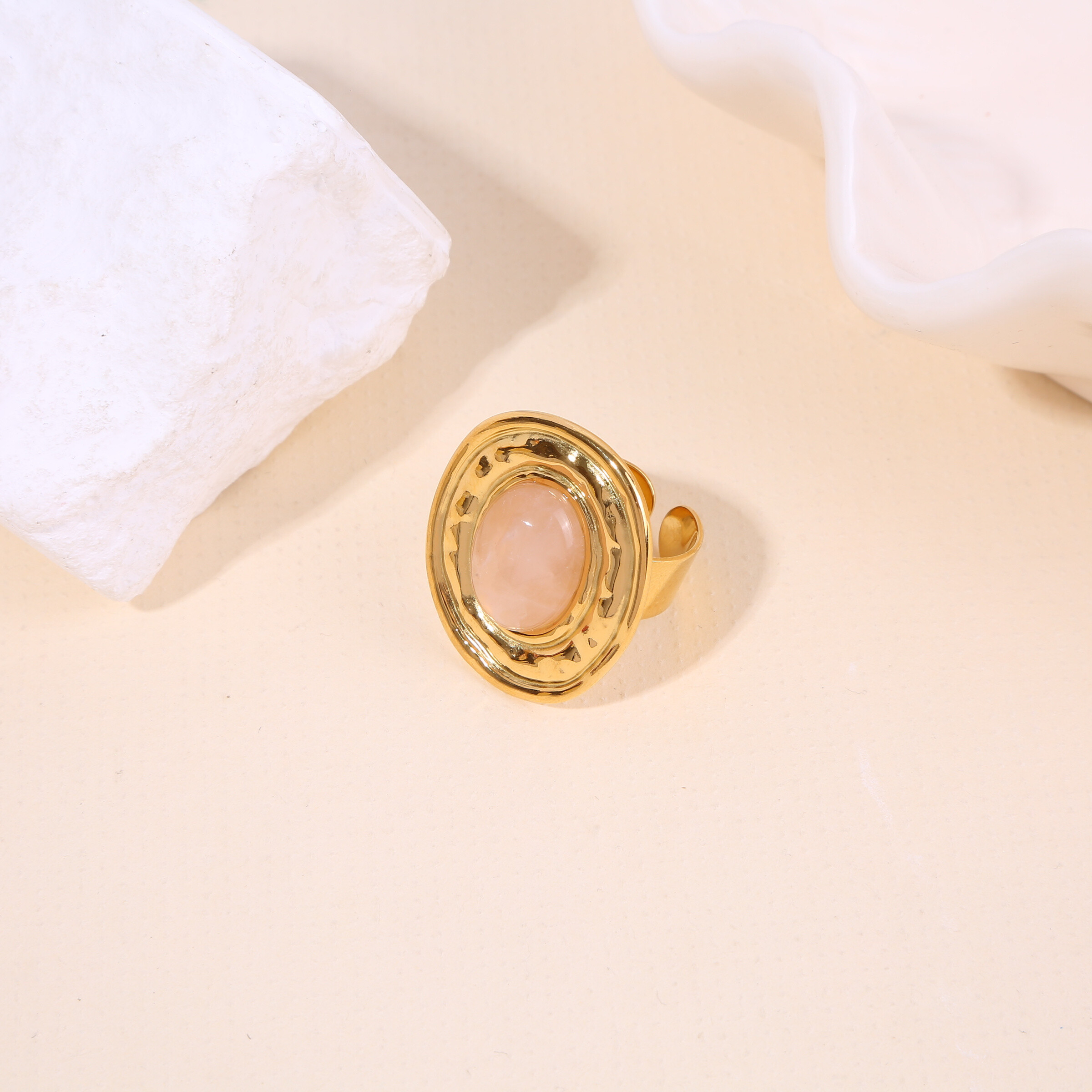 Wholesaler Eclat Paris - Adjustable golden ring hammered circle with pink stone