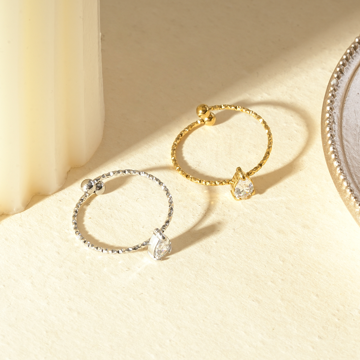 Grossiste Eclat Paris - Bague argentée ajustable à strass goutte "Larme de Sirène"