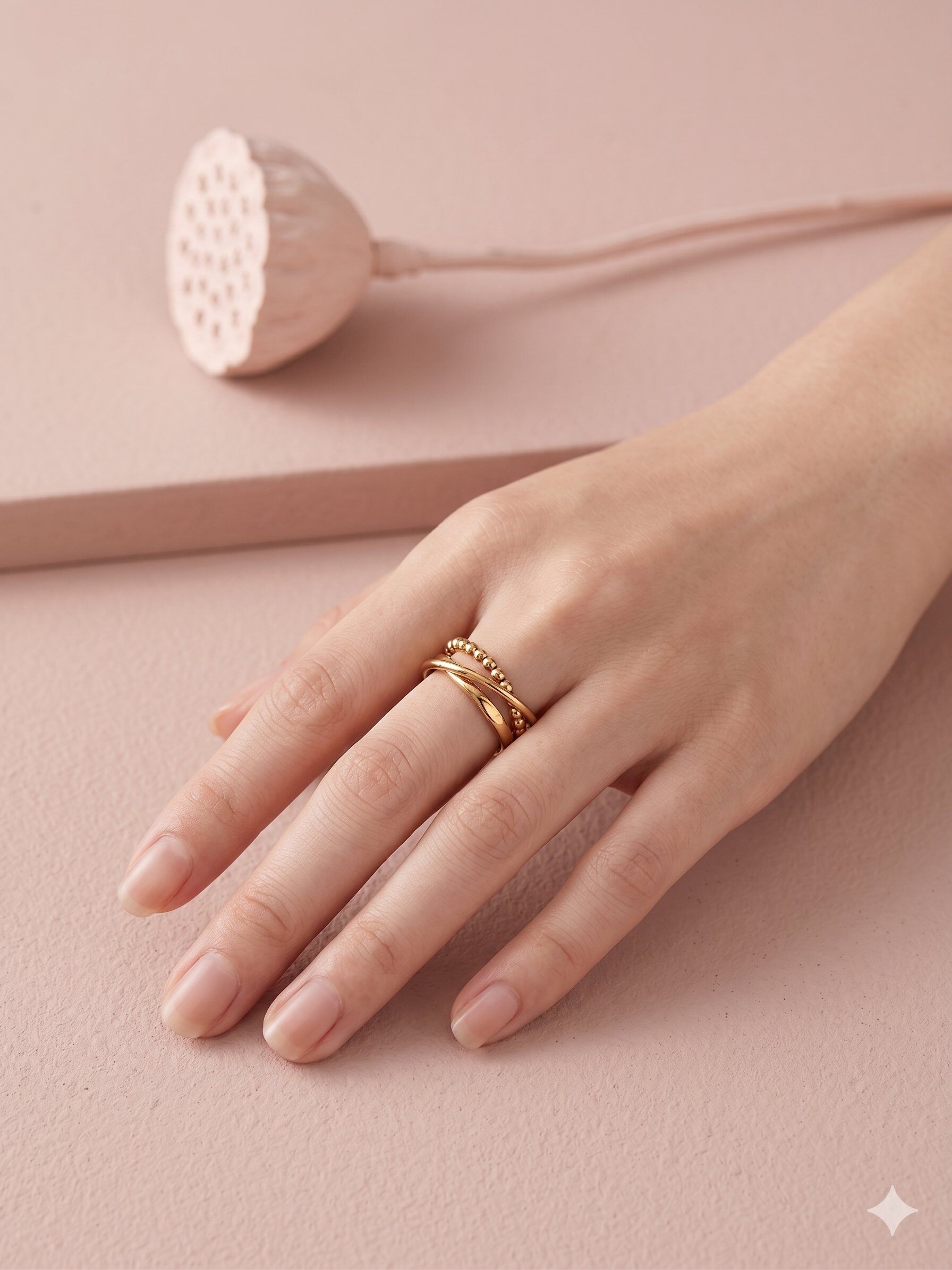 Wholesaler Eclat Paris - Twisted and beaded gold multi-band ring