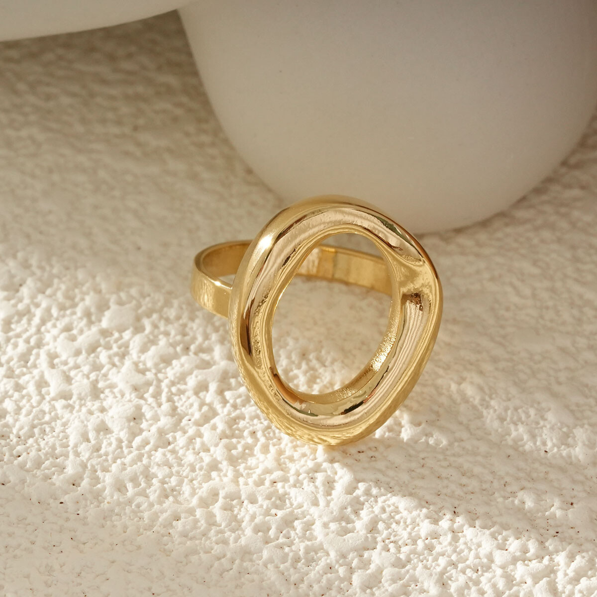Wholesaler Eclat Paris - Golden ring Small hollow and contemporary ring