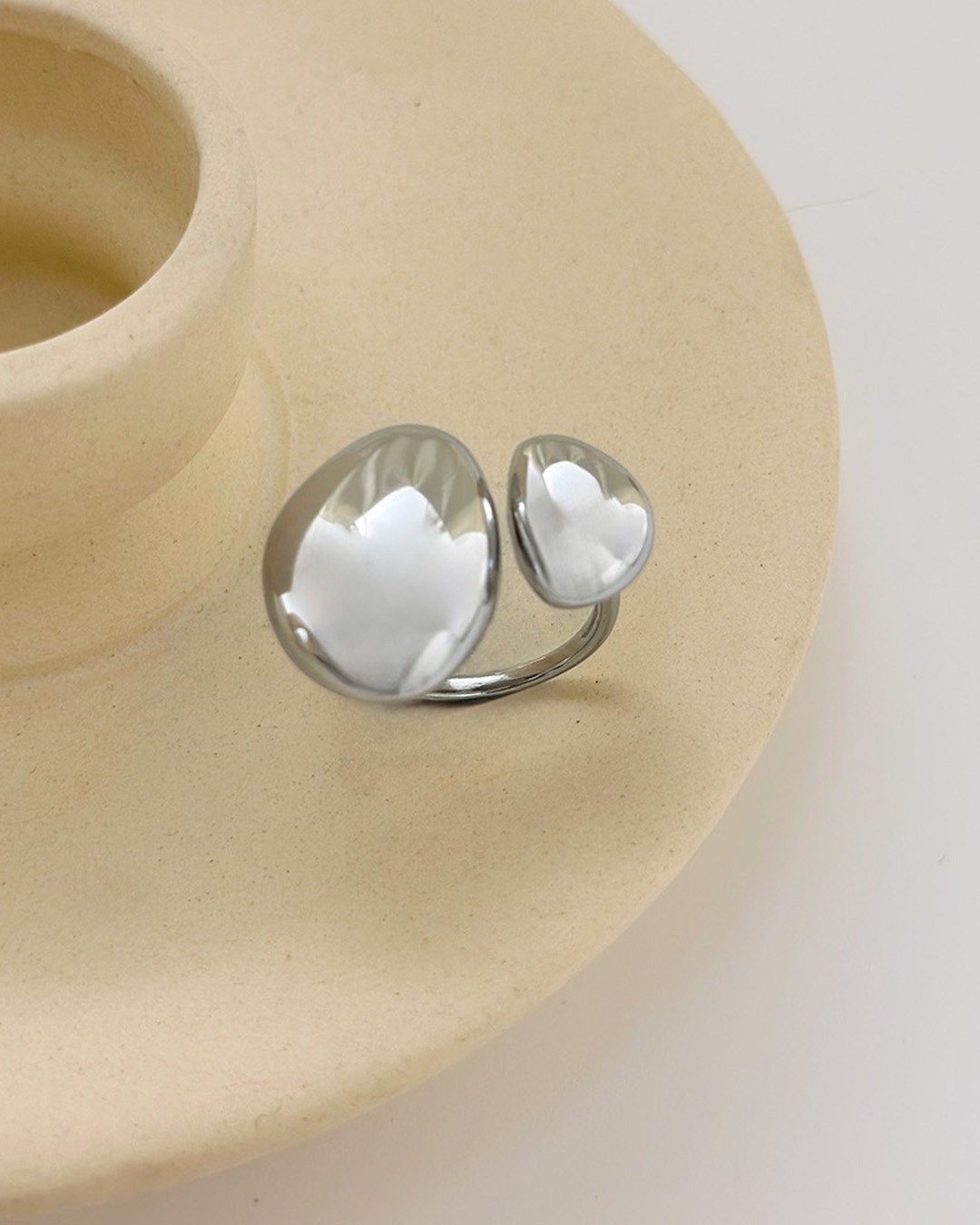 Wholesaler Eclat Paris - Silver Ring With Two Shiny Irregular Buttons