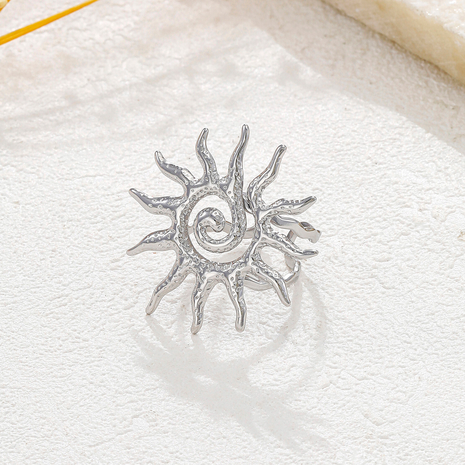 Mayorista Eclat Paris - Anillo plateado en forma de sol en espiral