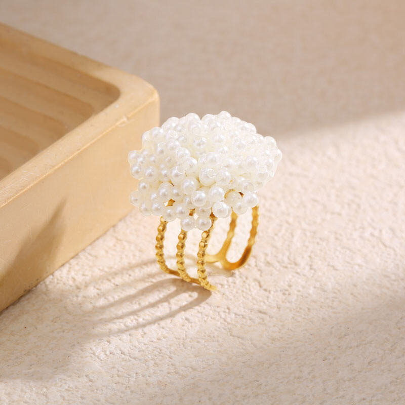 Wholesaler Eclat Paris - Adjustable golden ring of white pearls