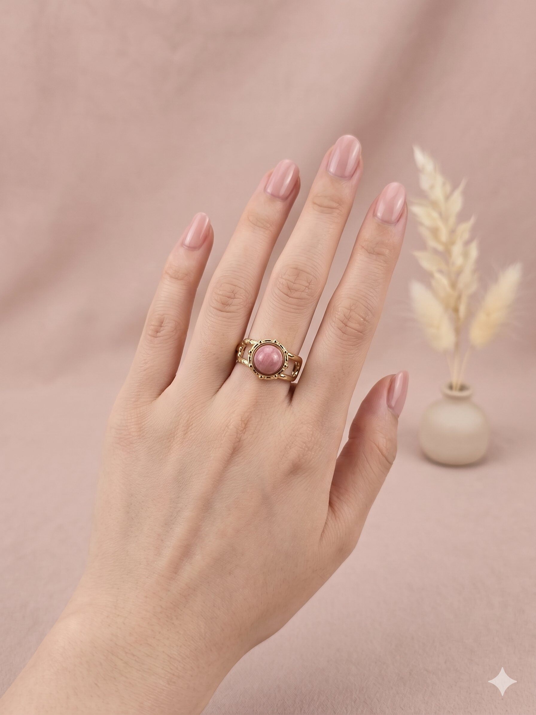 Wholesaler Eclat Paris - Shiny golden ring with round pink stone