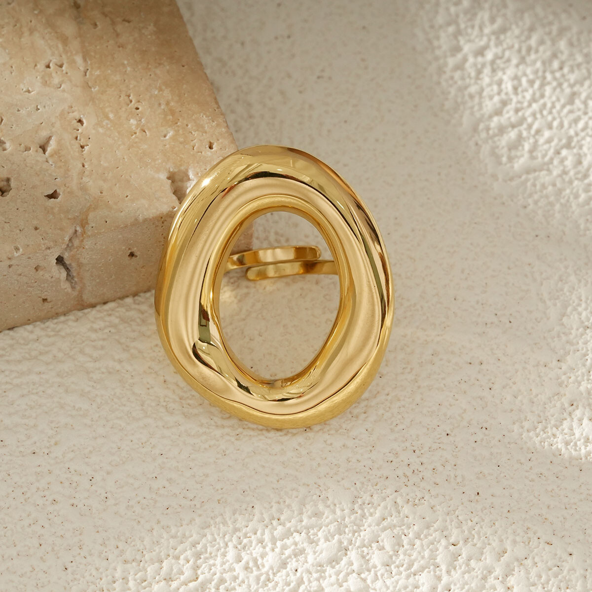 Großhändler Eclat Paris - Verstellbarer goldener Ring großer hohl und moderner Ring