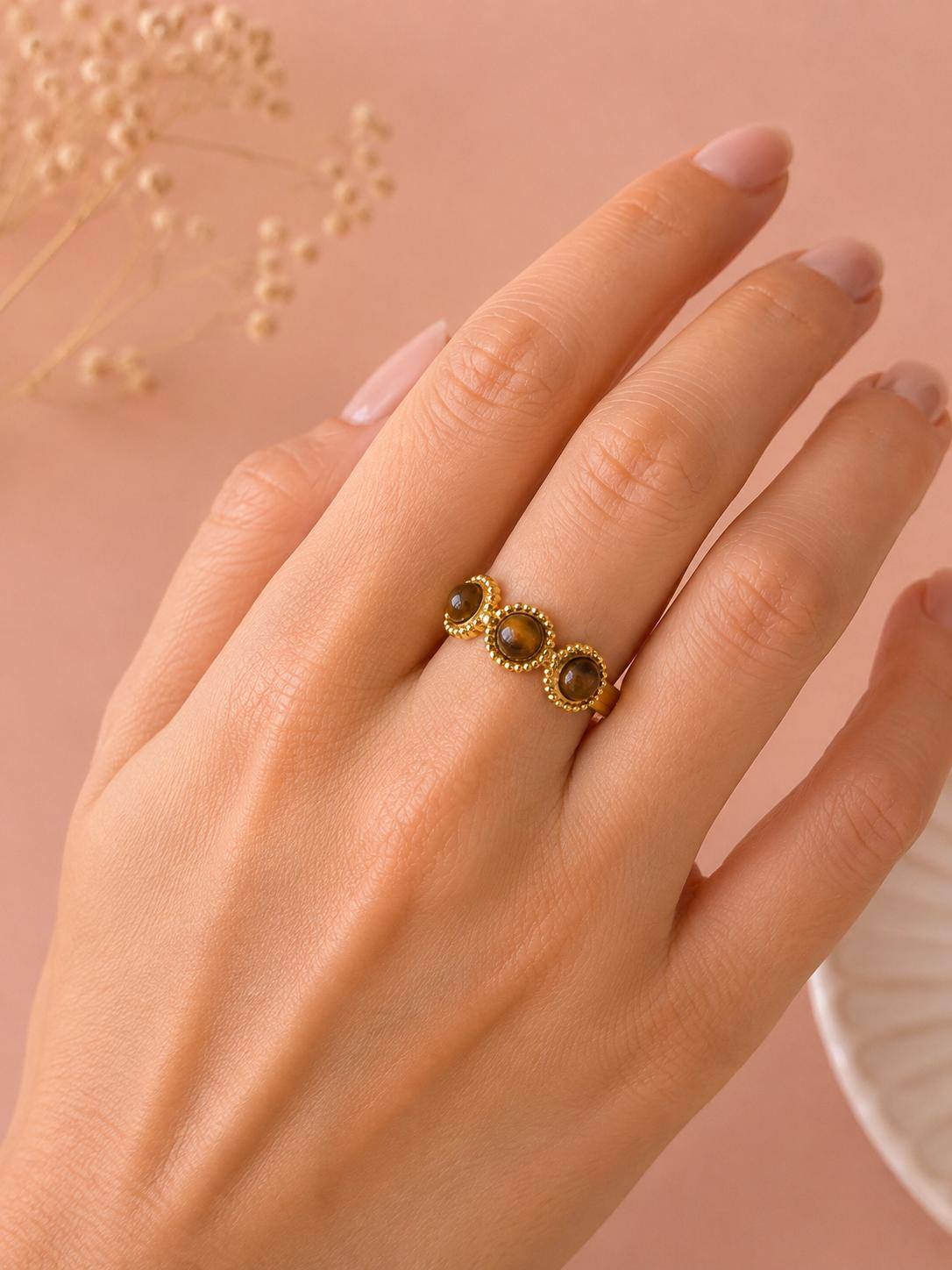 Grossiste Eclat Paris - Bague trois pierres œil de tigre rondes doré