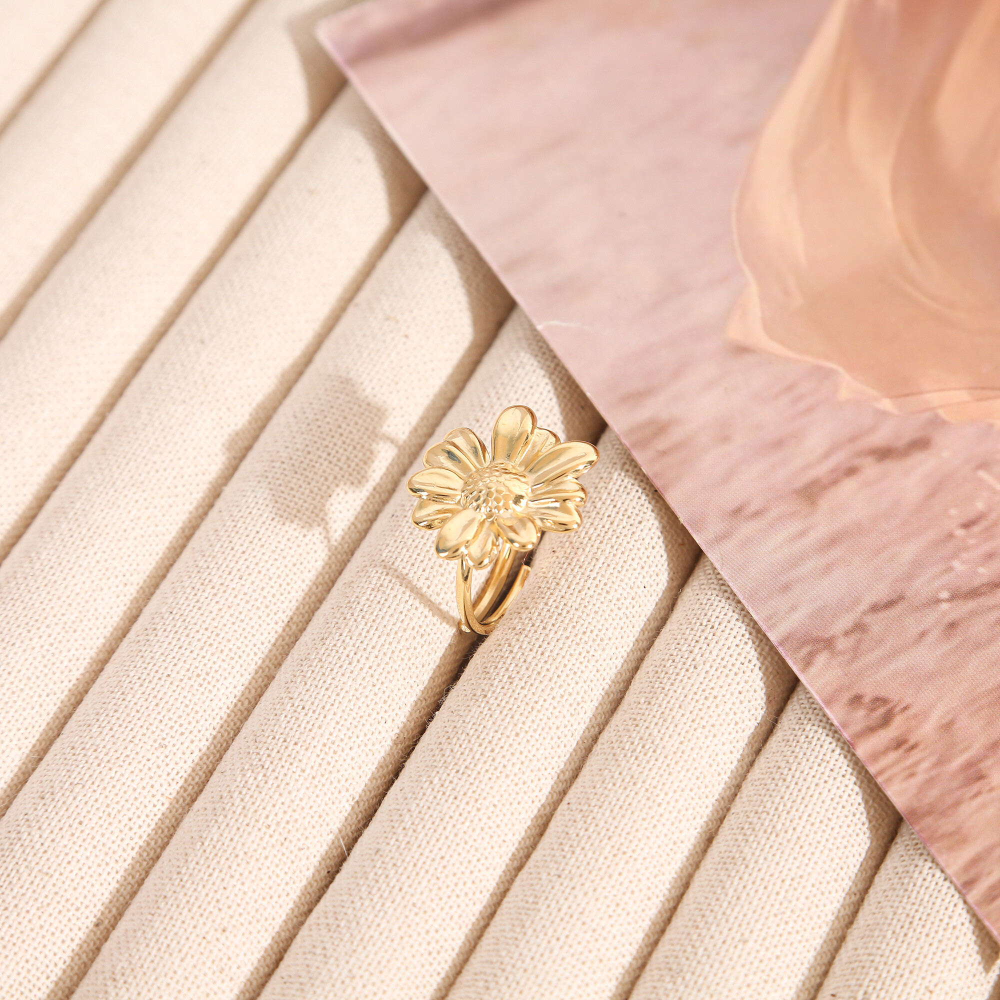 Großhändler Eclat Paris - Raffinierte Marguerite -Blume Goldener Ring