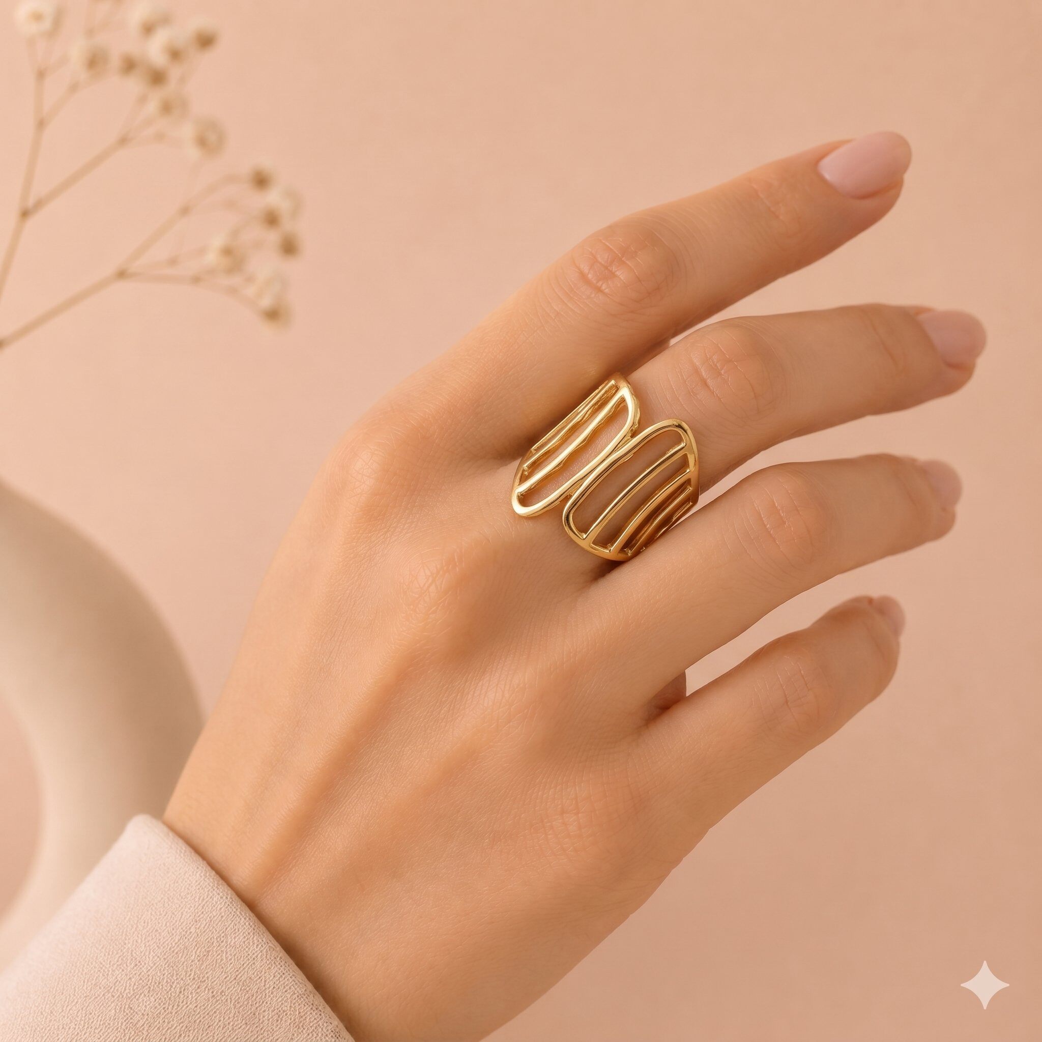 Grossiste Eclat Paris - Bague large dorée ajustable ajourée à lignes