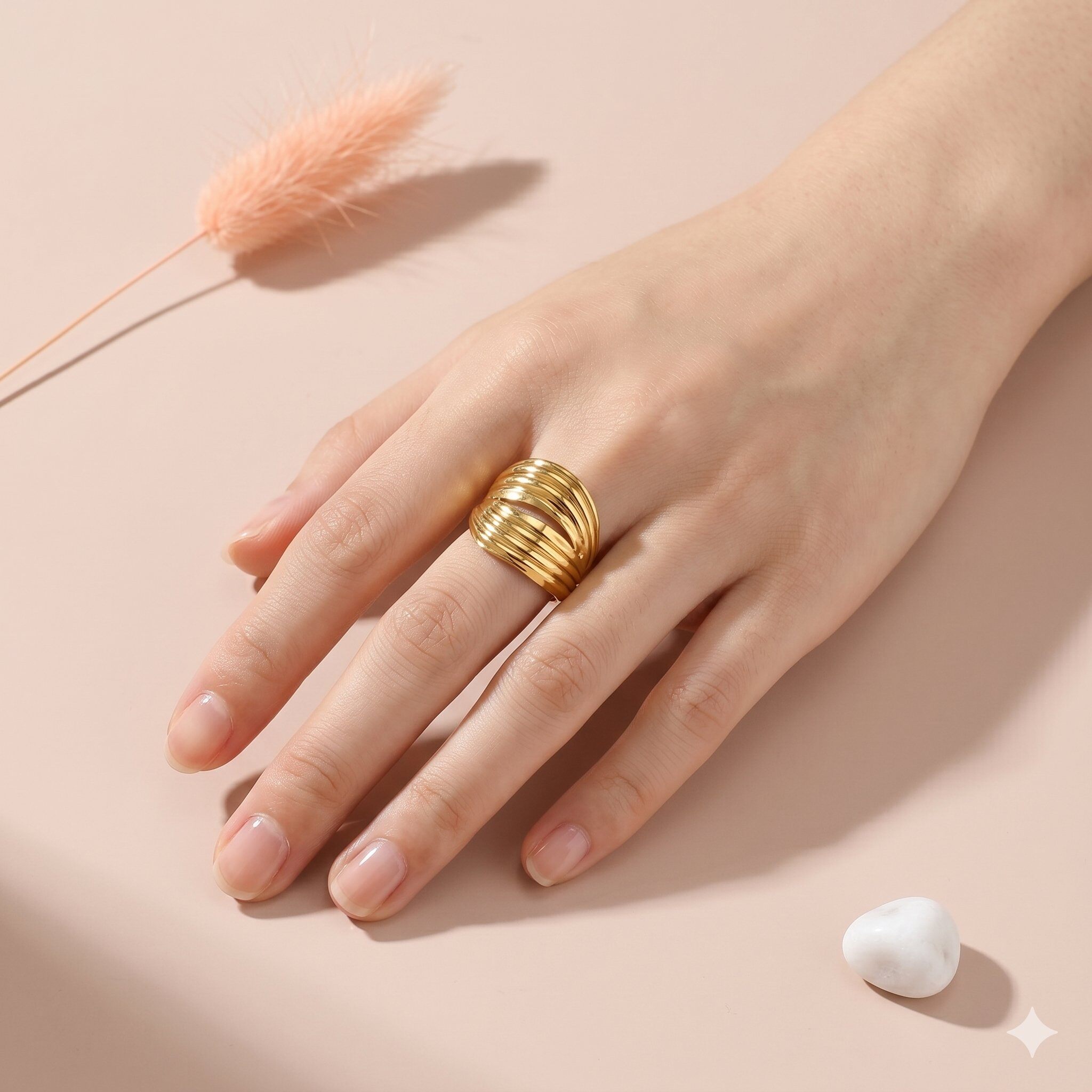 Wholesaler Eclat Paris - Wide ribbed wrapped gold ring