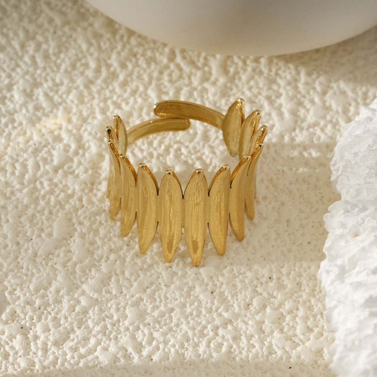 Großhändler Eclat Paris - Verstellbarer goldener Ring natürlicher Stil in Form von Blättern