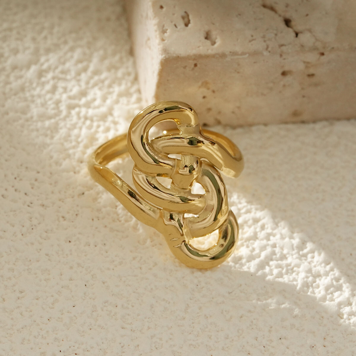 Großhändler Eclat Paris - Offener goldener Ringdesign Infinite Knot
