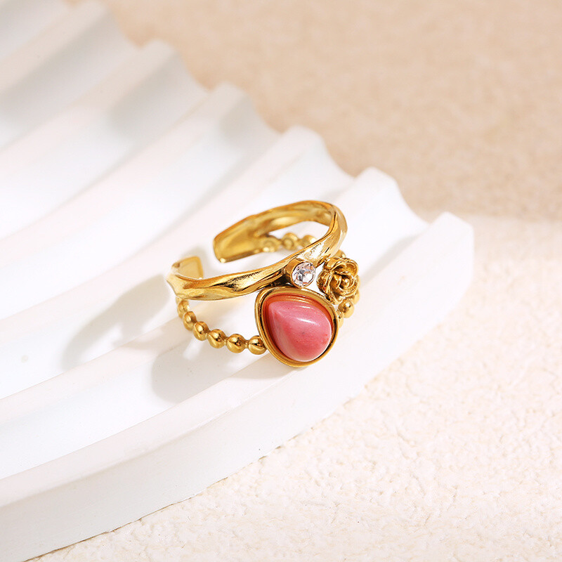 Grossista Eclat Paris - Anello dorato con fiore, strass e pietra rosa a goccia