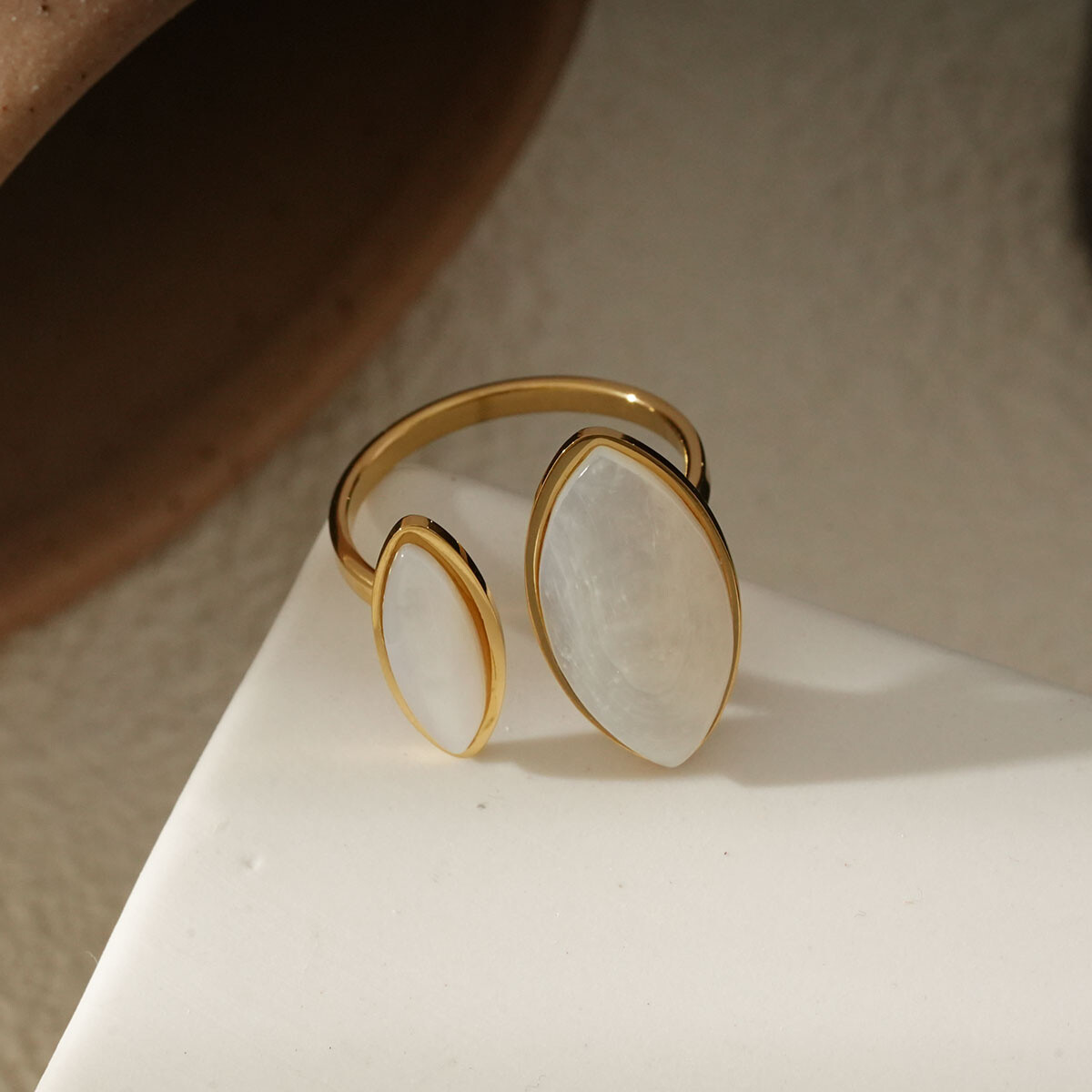 Großhändler Eclat Paris - Einstellbarer goldener Ring mit Oval Stones Duo offen
