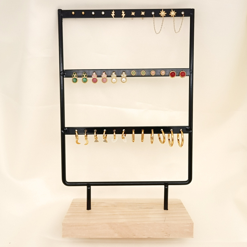 Wholesaler Eclat Paris - Lot of Golden Earrings on Display