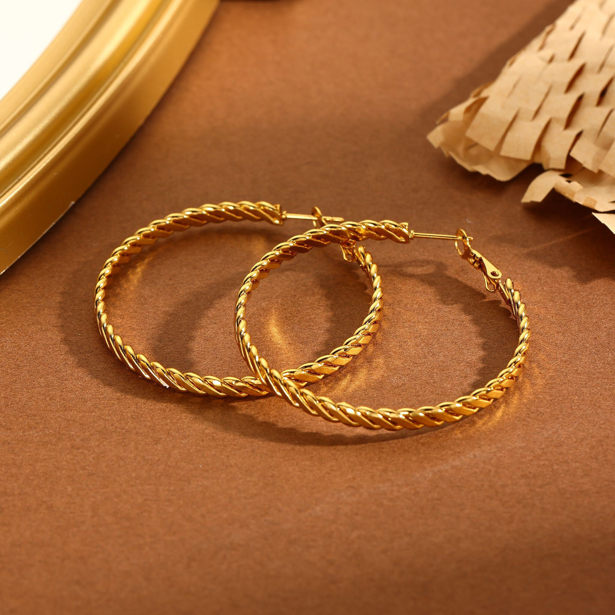 Wholesaler Eclat Paris - Gold Flat Hoop Earrings with Braid Pattern