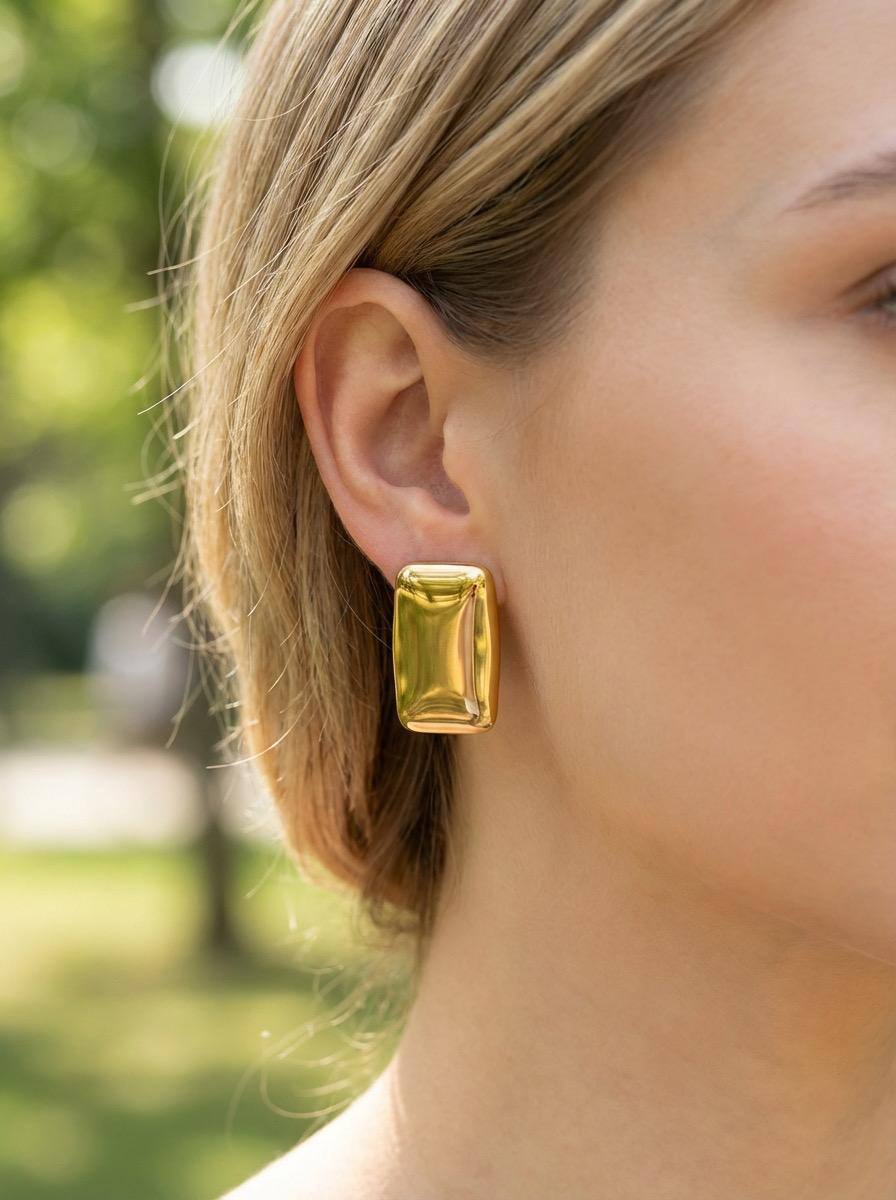 Wholesaler Eclat Paris - Shiny Gold Rectangular Plate Earrings