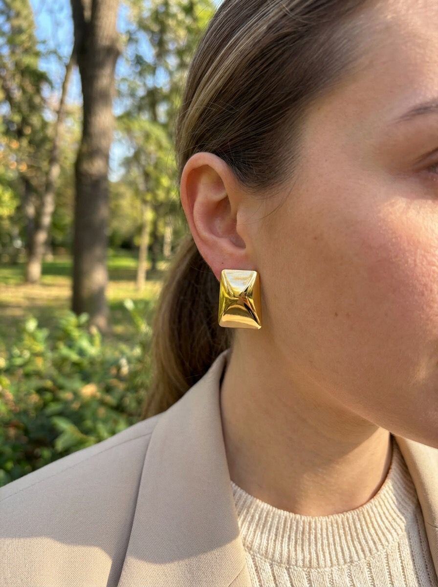 Wholesaler Eclat Paris - Shiny Gold Rectangular Plate Earrings