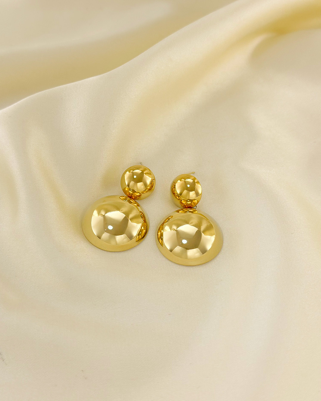 Wholesaler Eclat Paris - Gold Dangling Double Shiny Button Earrings