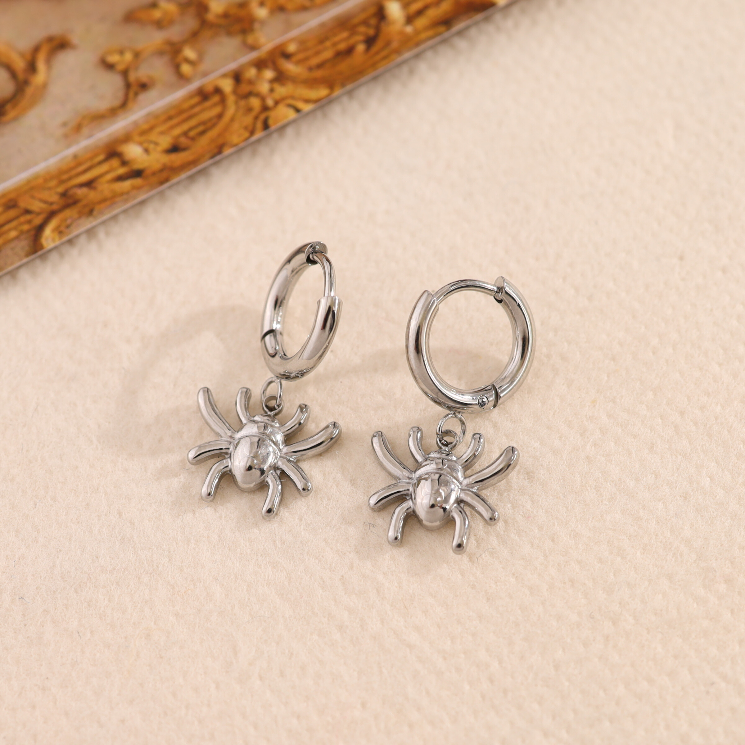 Wholesaler Eclat Paris - Mini silver spider hoop earrings