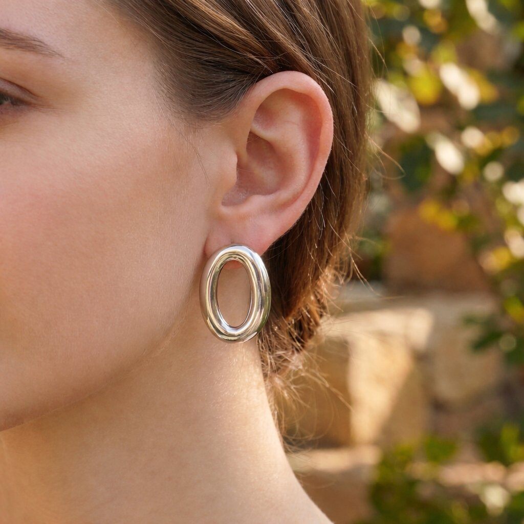 Wholesaler Eclat Paris - Chunky irregular oval silver earrings with a sleek and shiny design