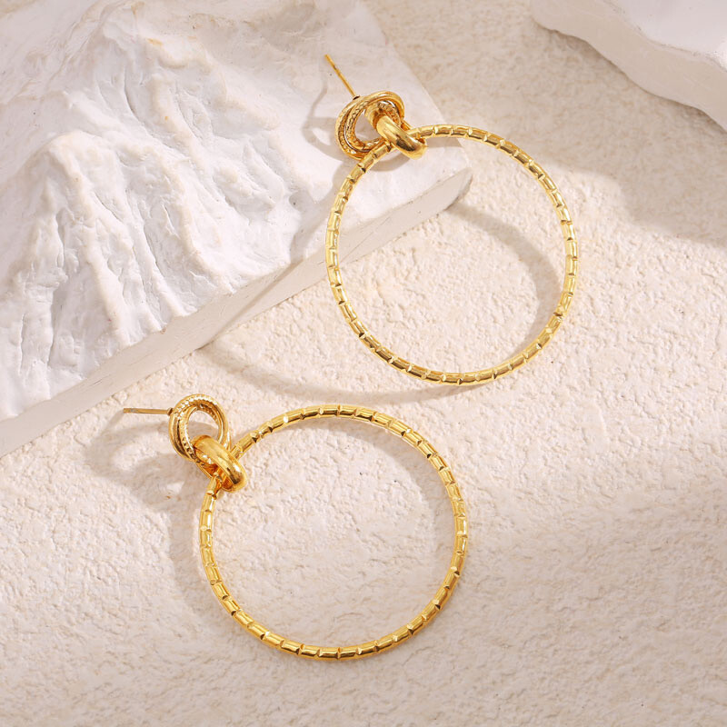 Wholesaler Eclat Paris - Golden hanging earrings
