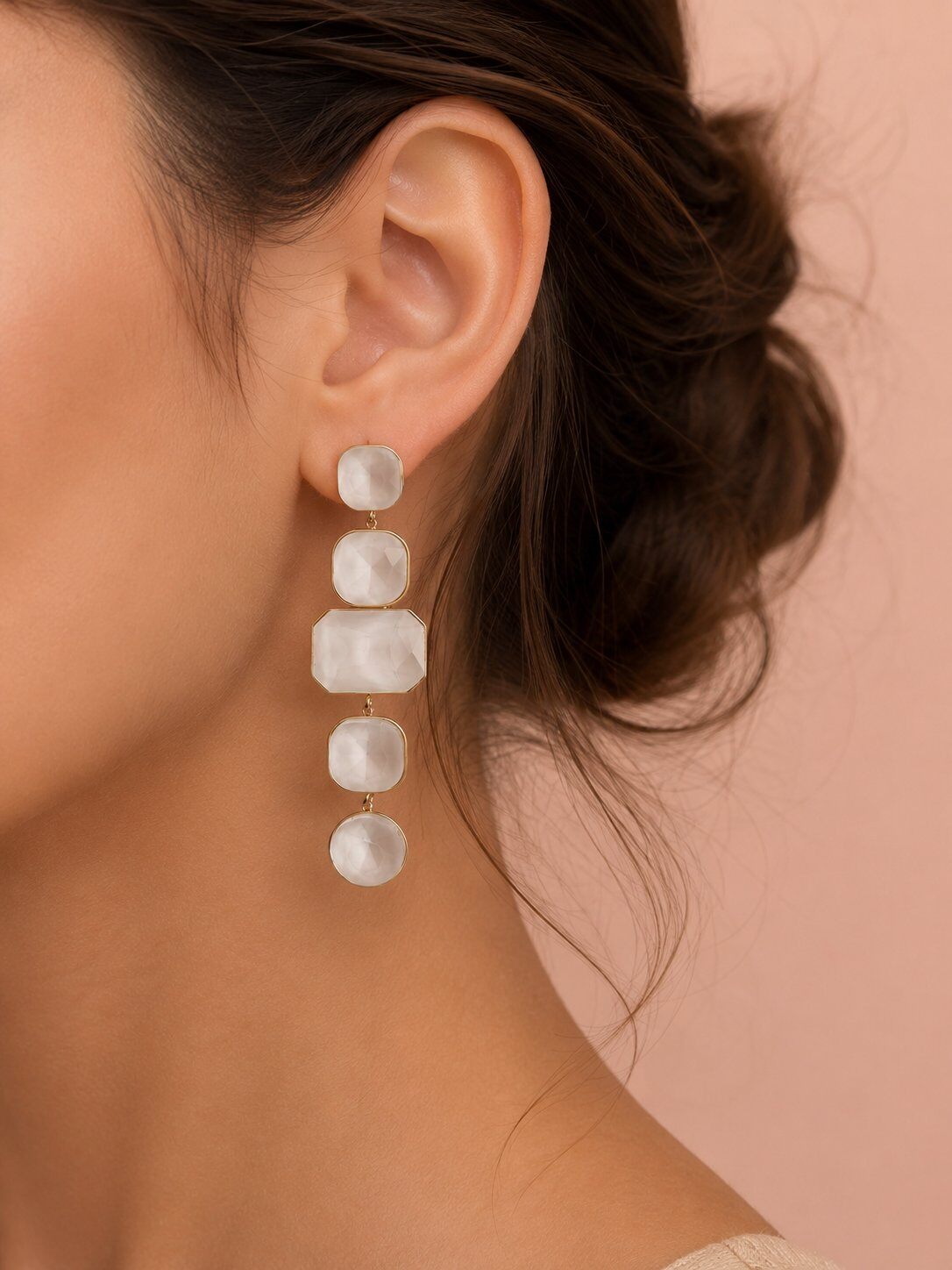 Grossiste Eclat Paris - Boucles d’oreilles dorées cabochons blancs facettés