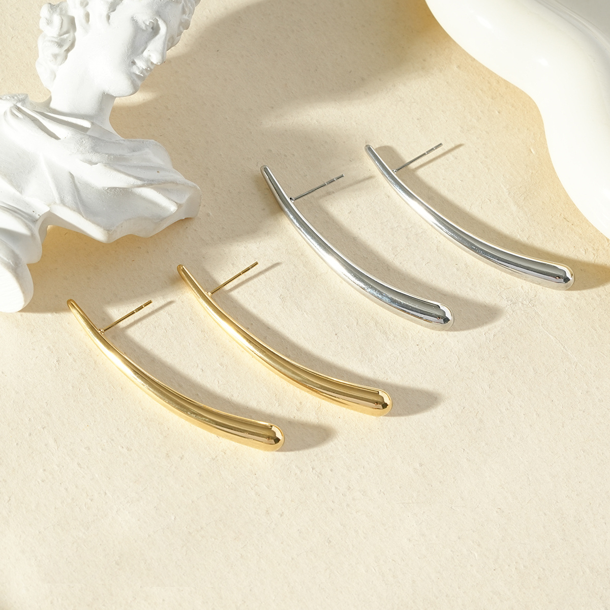 Wholesaler Eclat Paris - Curved silver mirror-effect earrings