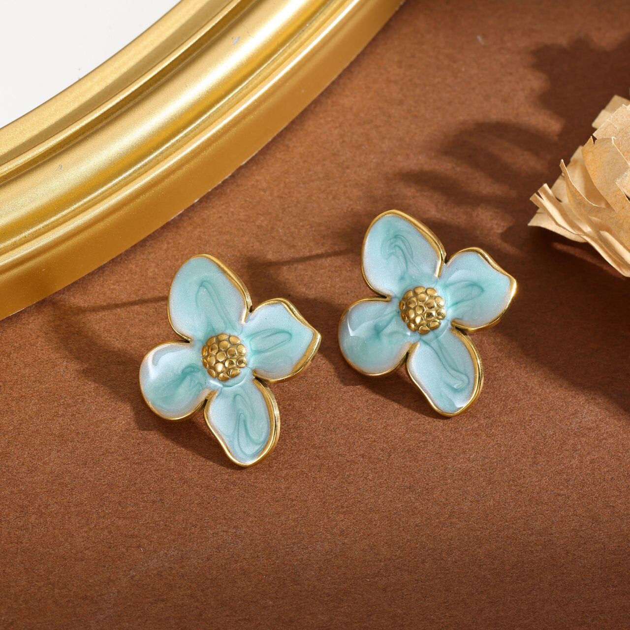 Wholesaler Eclat Paris - Blue -colored floral golden earrings (enamel)
